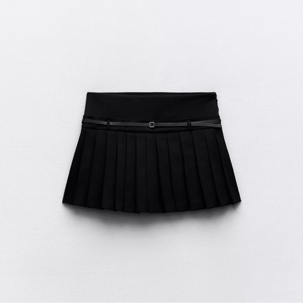 Women Black Pleated Skort with Belt